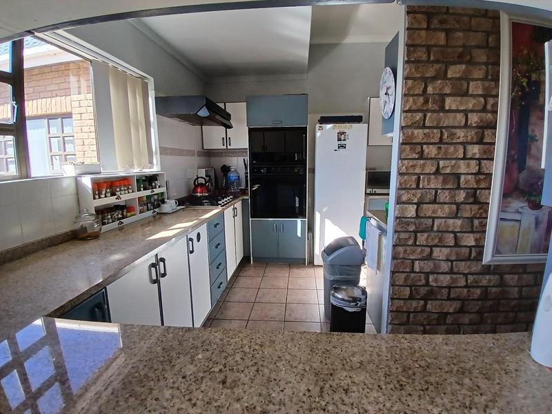 5 Bedroom Property for Sale in Stilbaai Wes Western Cape